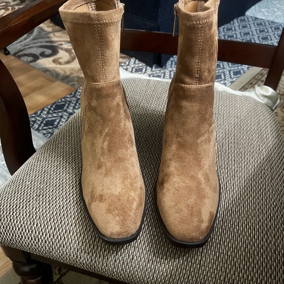 Fall tan high heeled boots - Picture 3 of 3
